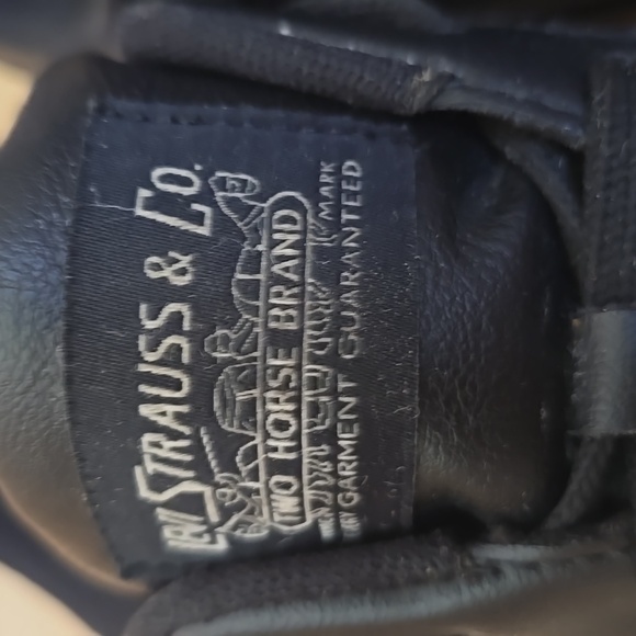 Levi's Miles Black Sneakers Classic Low-Top Design Size 10.5 - Picture 9 of 9